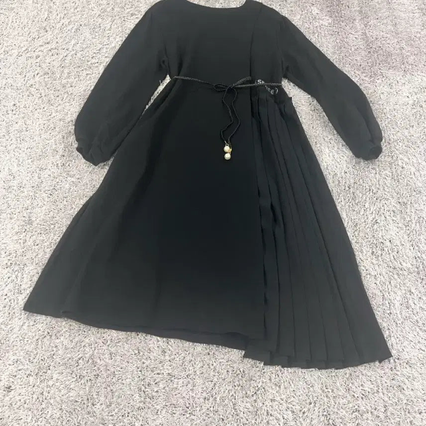 [BUNJANG] ZICAT Pleated Asymmetric Long Dress / 정품 지컷 플리츠 언발 롱원피스 블랙