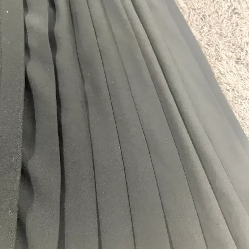 [BUNJANG] ZICAT Pleated Asymmetric Long Dress / 정품 지컷 플리츠 언발 롱원피스 블랙
