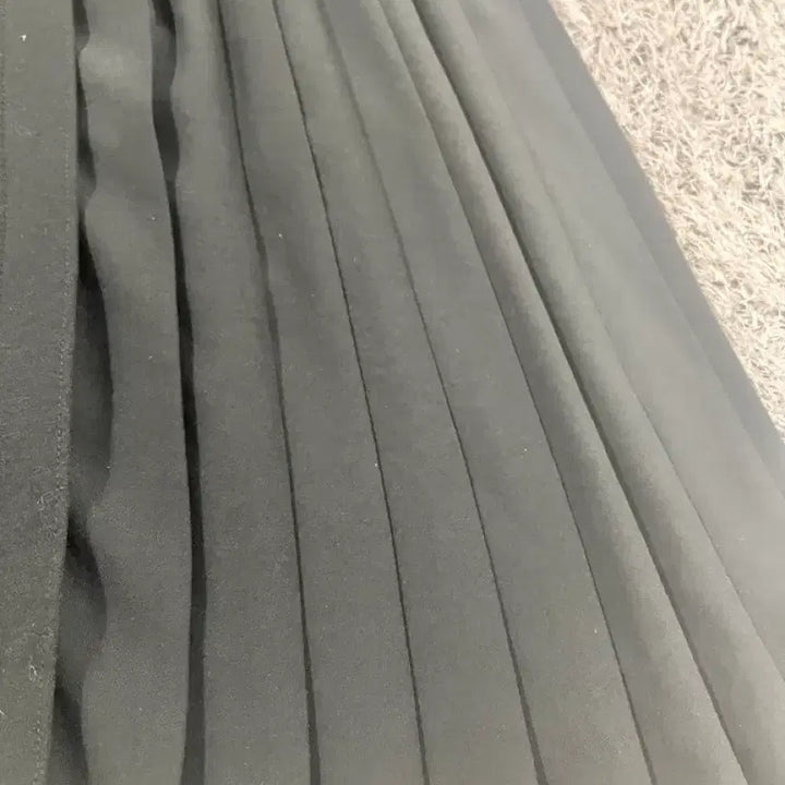[BUNJANG] ZICAT Pleated Asymmetric Long Dress / 정품 지컷 플리츠 언발 롱원피스 블랙