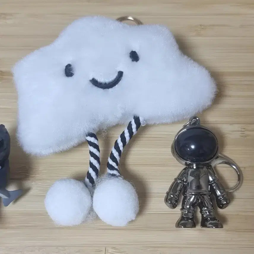 [BUNJANG] Cloud Doll and Spaceman Keyring Bundle Set / 처분) 구름 인형 키링 우주인 키링 일괄