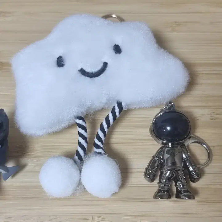 [BUNJANG] Cloud Doll and Spaceman Keyring Bundle Set / 처분) 구름 인형 키링 우주인 키링 일괄