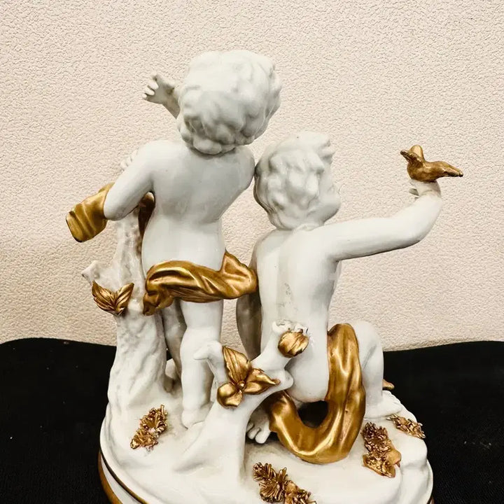 [BUNJANG] Neoclassical Putti Porcelain Sculpture / 신고전주의 퍼티 도자기 조각상 [앤틱 유럽 골동 장식품]