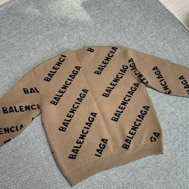[BUNJANG] Balenciaga Multi Logo Knit Sweater / 발렌시아가 멀티 로고 니트