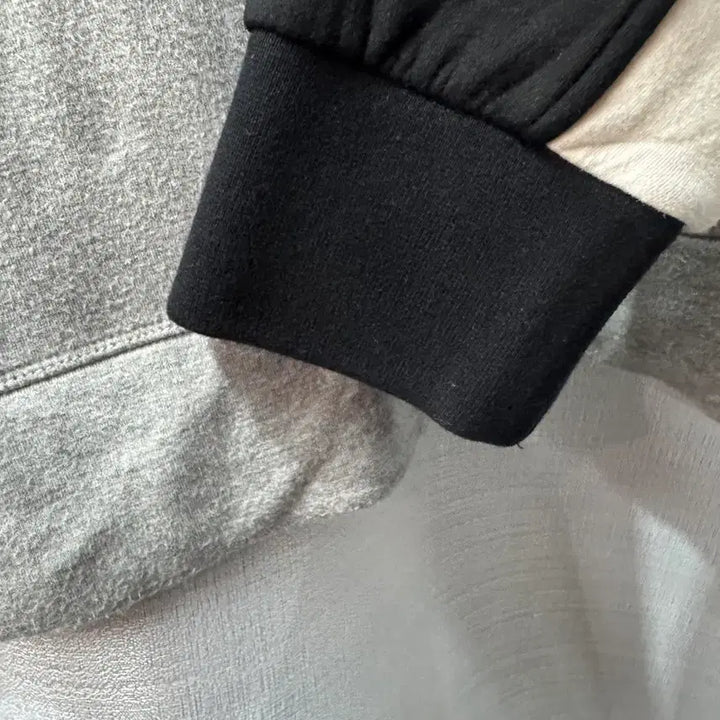 [BUNJANG] Neil Barrett Modernist Colorblock Sweatshirt (Size 95) / 닐바렛 모더니스트 컬러블록 맨투맨 (95)