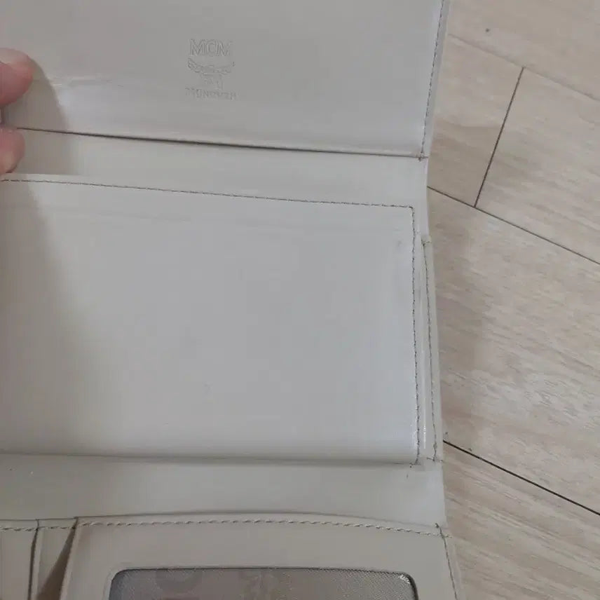 [SOLD OUT] MCM 반지갑 카드지갑 여성 지갑