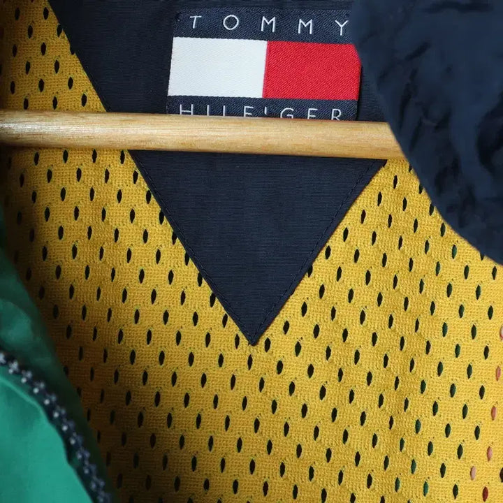 [BUNJANG] Tommy Hilfiger 90s Windbreaker Jacket / W(L) 타미힐피거 집업 바람막이 점퍼자켓 90s 년대-17771