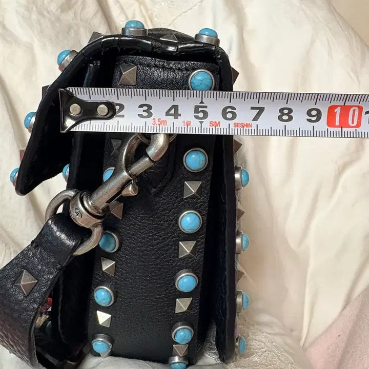 [BUNJANG] Valentino Garavani Rockstud Rolling Guitar Strap Crossbody Bag / 발렌티노 가라바니,락스터드 롤링기타스트랩 크로스