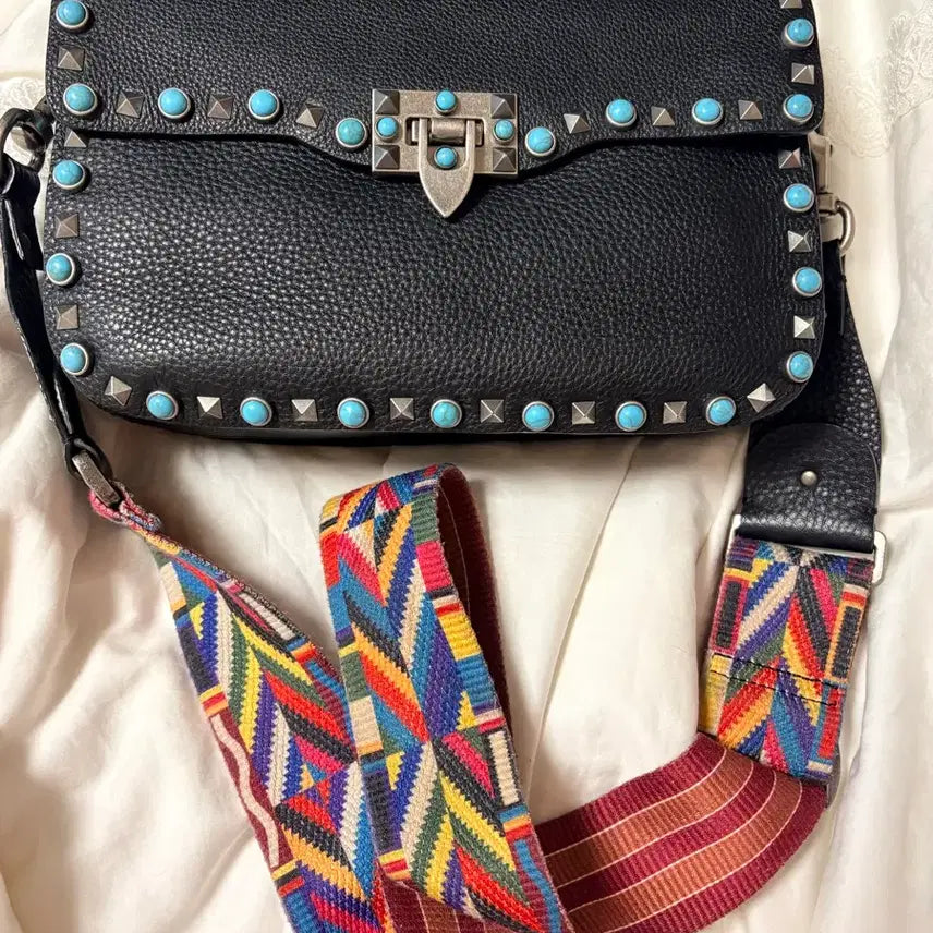[BUNJANG] Valentino Garavani Rockstud Rolling Guitar Strap Crossbody Bag / 발렌티노 가라바니,락스터드 롤링기타스트랩 크로스