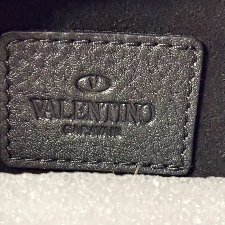 [BUNJANG] Valentino Garavani Rockstud Rolling Guitar Strap Crossbody Bag / 발렌티노 가라바니,락스터드 롤링기타스트랩 크로스