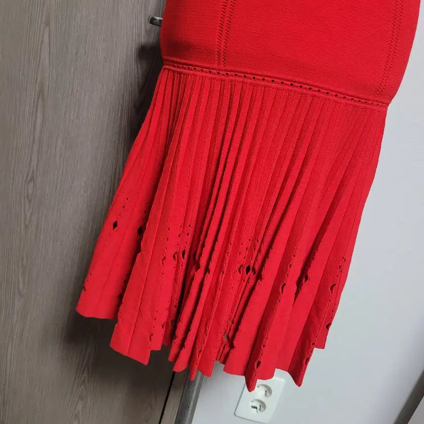[BUNJANG] Red Pleated Midi Dress (Size S) / 짱짱한 레드 플리츠 미디 원피스  S