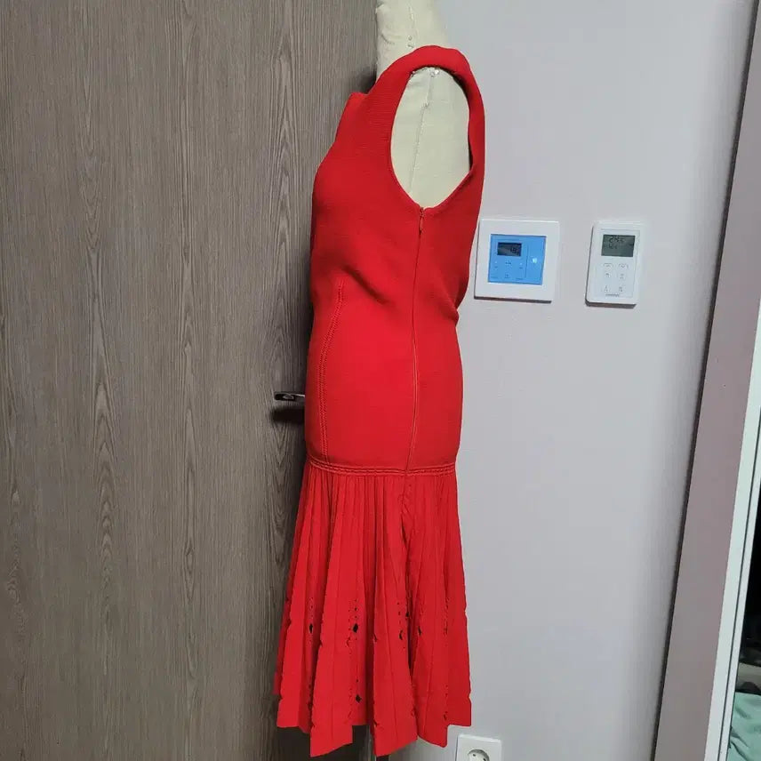 [BUNJANG] Red Pleated Midi Dress (Size S) / 짱짱한 레드 플리츠 미디 원피스  S