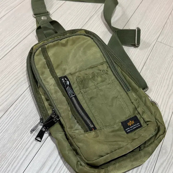 [BUNJANG] Alpha Industries Waist Bag Olive Khaki / 빈티지 알파인더스트리 웨이스트백 가방 레어템