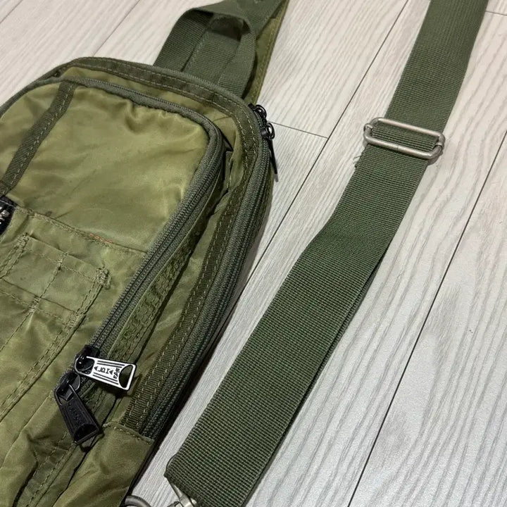 [BUNJANG] Alpha Industries Waist Bag Olive Khaki / 빈티지 알파인더스트리 웨이스트백 가방 레어템