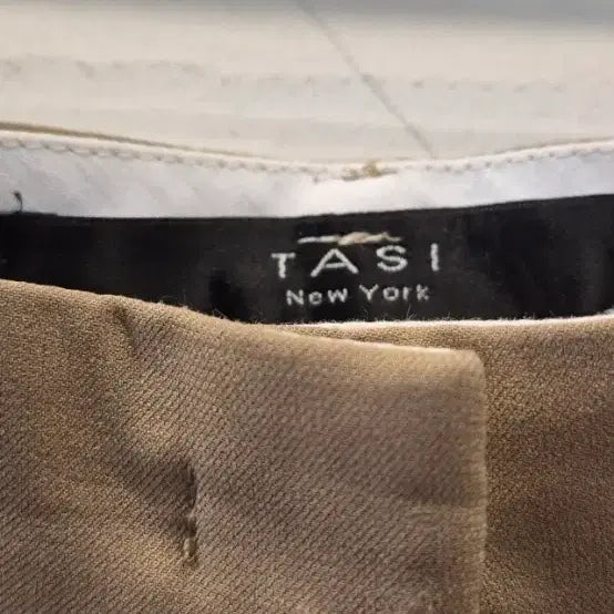 [BUNJANG] TASI Beige Slacks / TASI. 베이지 스랙스