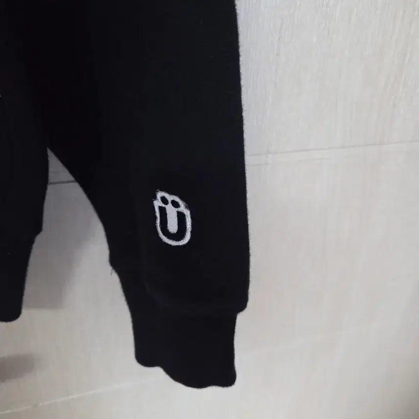 [BUNJANG] East Kunst Smile Print Black Sweatshirt / 이스트쿤스트 프린팅 맨투맨 블랙