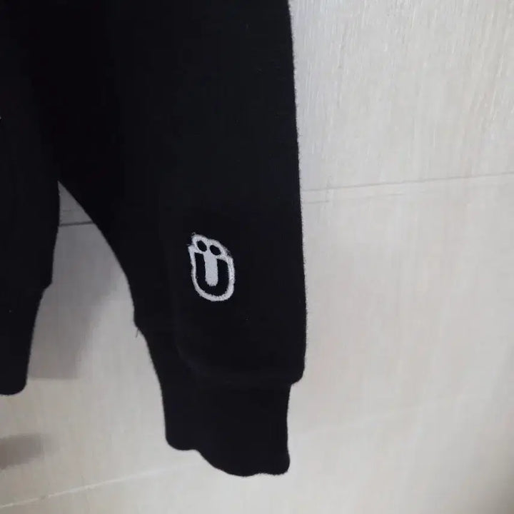 [BUNJANG] East Kunst Smile Print Black Sweatshirt / 이스트쿤스트 프린팅 맨투맨 블랙