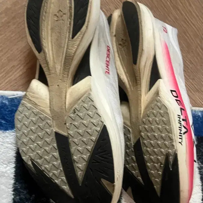[BUNJANG] Descente Delta Pro v2 Running Shoes (White) - 265mm / 데상트 델타프로 v2 러닝화 265