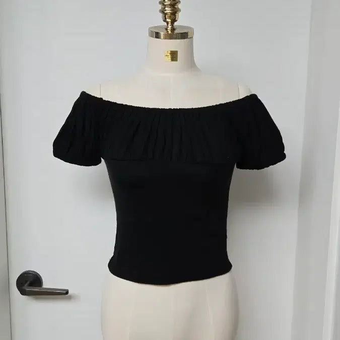 [BUNJANG] Black Off-Shoulder Short Sleeve Top / 블랙 오프숄드 쇼트 반팔
