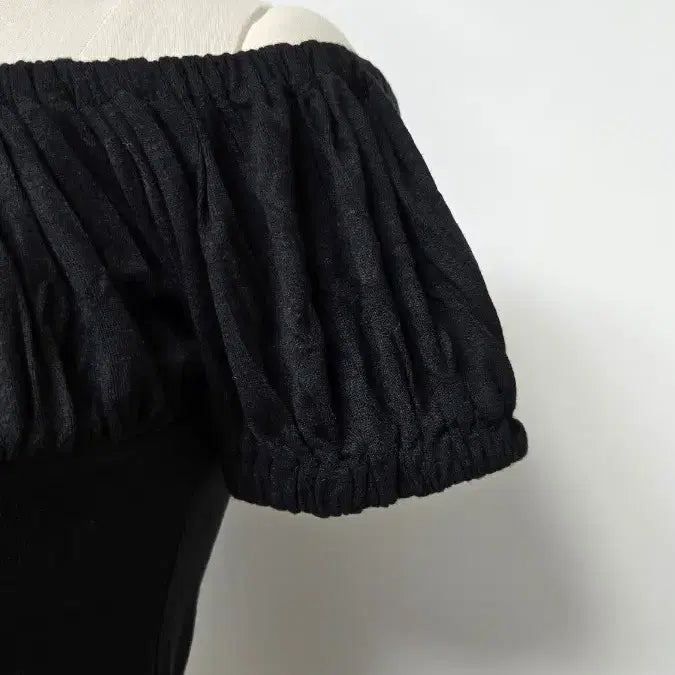 [BUNJANG] Black Off-Shoulder Short Sleeve Top / 블랙 오프숄드 쇼트 반팔