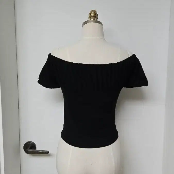 [BUNJANG] Black Off-Shoulder Short Sleeve Top / 블랙 오프숄드 쇼트 반팔