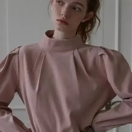 [BUNJANG] Zurtti Low Turtle Blouse Pink / 주르티 로우 터틀 블라우스 핑크