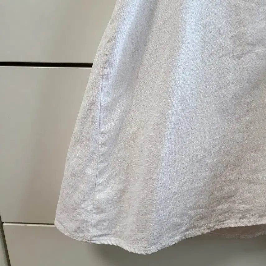 [BUNJANG] White Linen Lace Detail Sleeveless Blouse / 레이스 넥 화이트 린넨 나시 블라우스