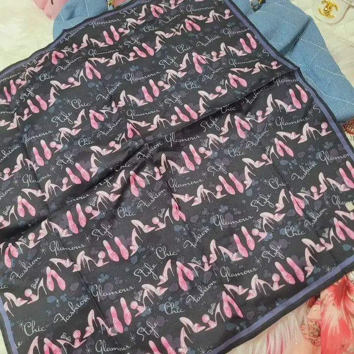 [BUNJANG] Barbie Pink High Heel Pattern Scarf / 바비 블랙 스카프 핑크 하이힐 패턴