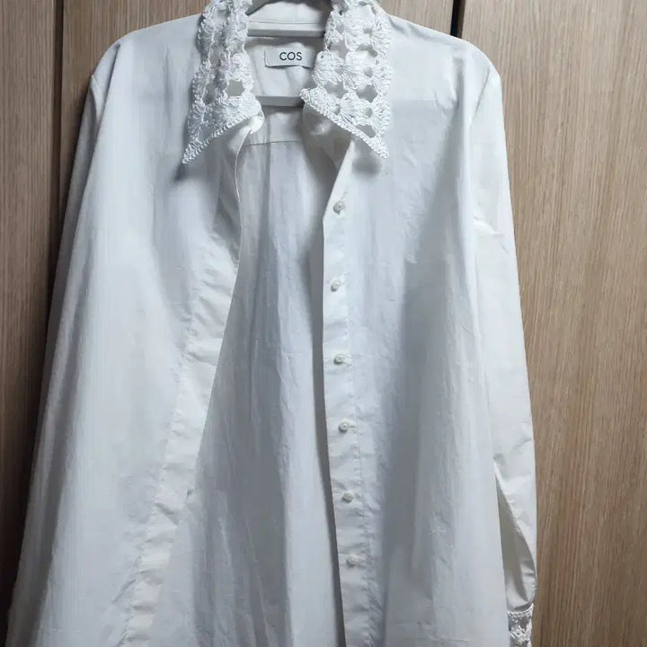 [SOLD OUT] 최종가격내림)COS 코스 화이트 레이스 칼라 셔츠