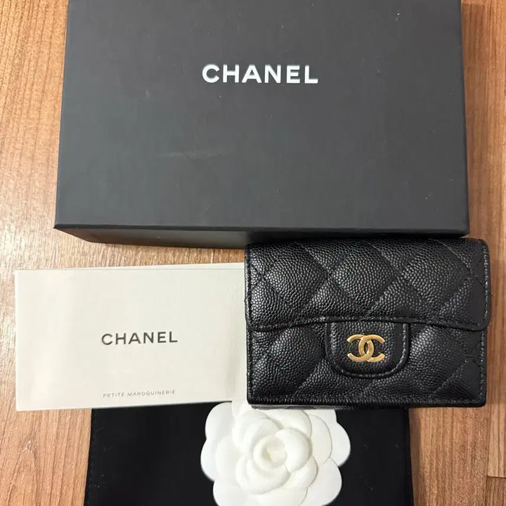 [SOLD OUT] 샤넬 캐비어 삼단 똑딱이 지갑