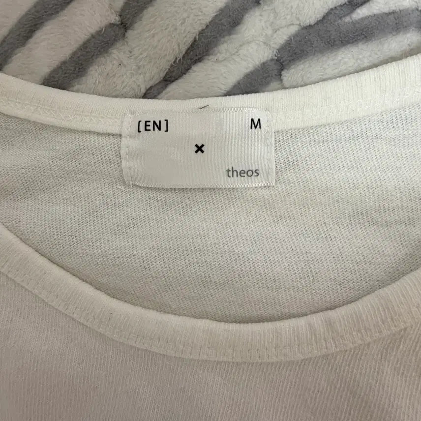 [BUNJANG] EN x theos White Short Sleeve T-shirt / EN x theos 흰색 반팔티셔츠