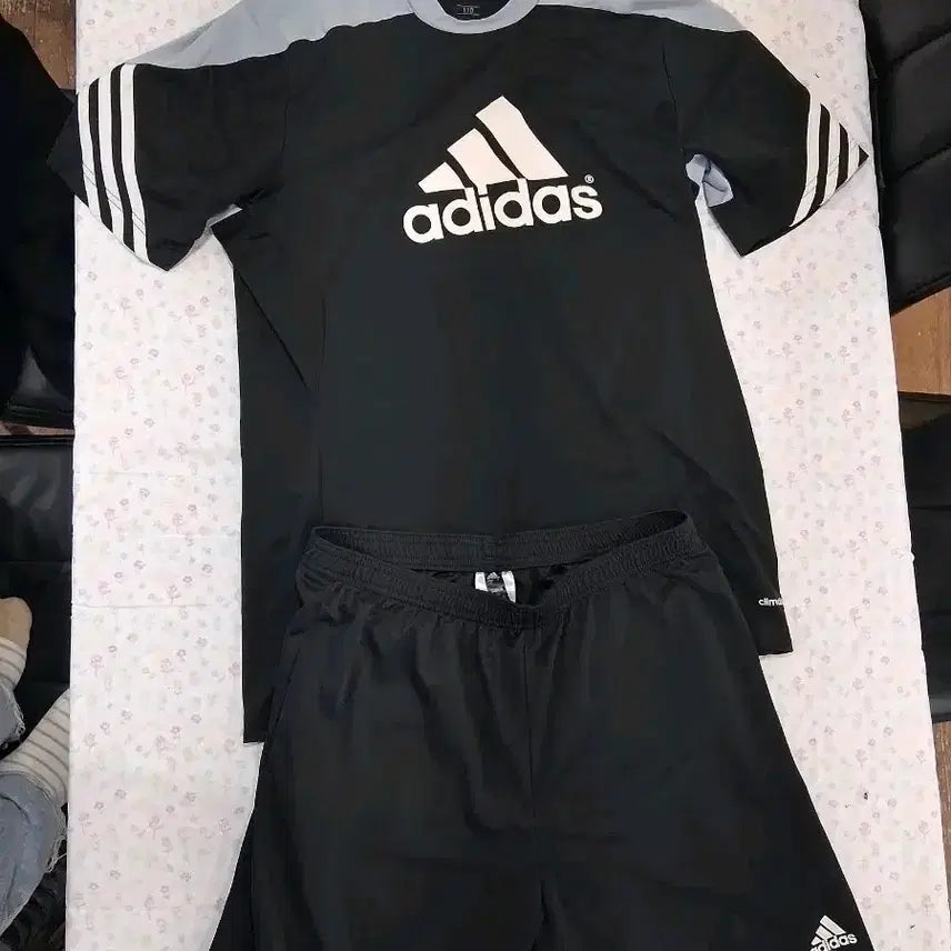 [BUNJANG] Adidas Short Sleeve Shirt and Shorts Set - Black / 아디다스 반팔티 + 반바지 세트 블랙