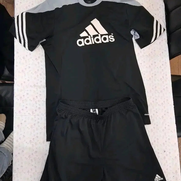 [BUNJANG] Adidas Short Sleeve Shirt and Shorts Set - Black / 아디다스 반팔티 + 반바지 세트 블랙