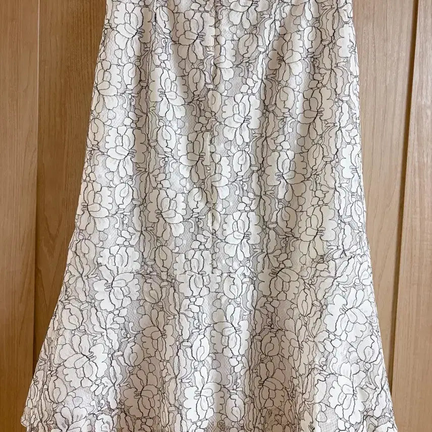 [BUNJANG] It MICHAA Floral Lace Two-Piece Set / 잇미샤 플라워 레이스 블라우스&amp;스커트 투피스 세트 (결혼식, 돌잔치, 2