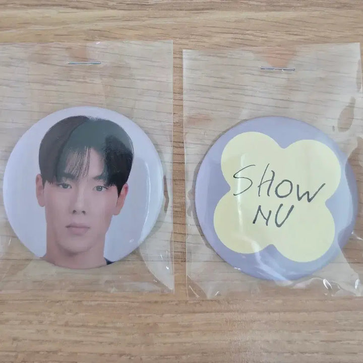 [BUNJANG] MONSTA X Shownu 10th Anniversary Pin Badge Set / 몬스타엑스 10주년팝업. 셔누 얼굴/이름 핀뱃지세트