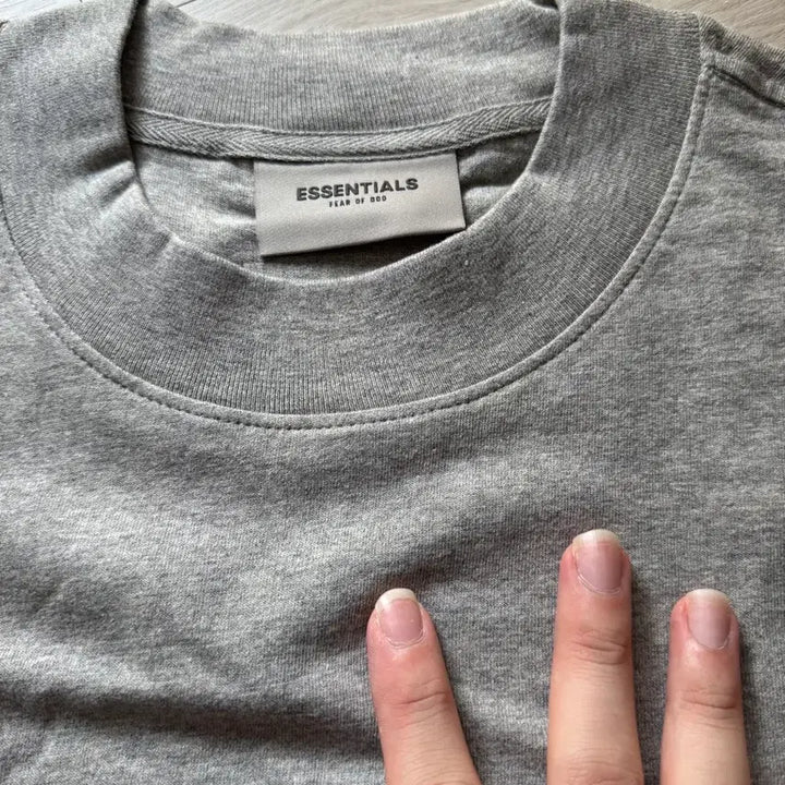 [BUNJANG] Essential Long Sleeve Heather Oatmeal T-shirt / 에센셜 롱슬리브 앞로고 긴팔 헤더 오트밀 M
