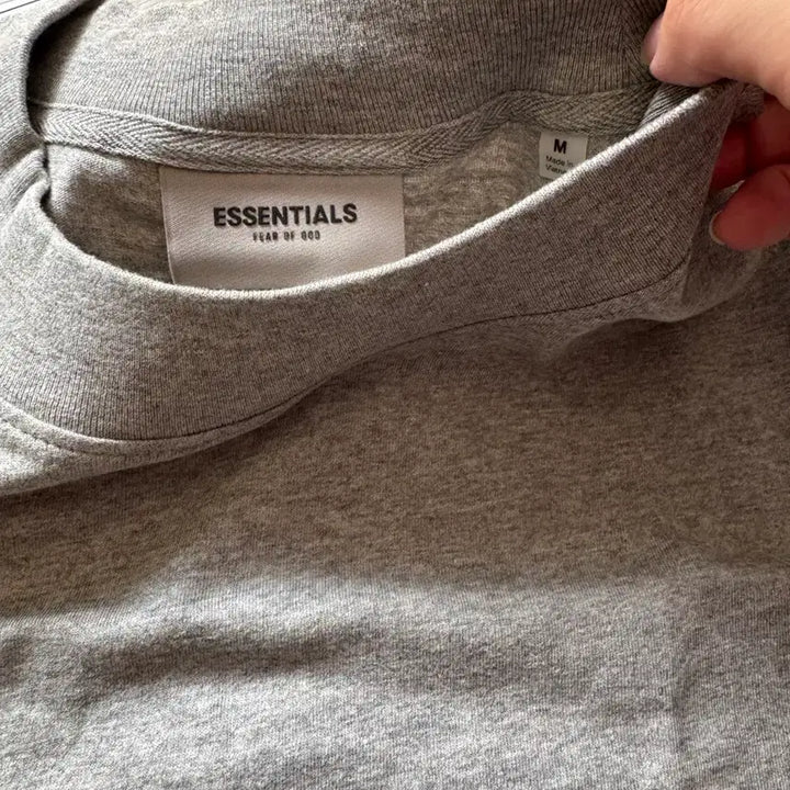 [BUNJANG] Essential Long Sleeve Heather Oatmeal T-shirt / 에센셜 롱슬리브 앞로고 긴팔 헤더 오트밀 M