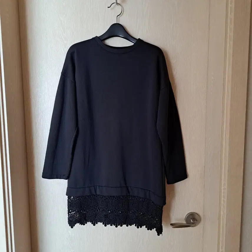 [BUNJANG] Black Lace Hem Long Sweatshirt / 검정 레이스 롱 맨투맨 티셔츠