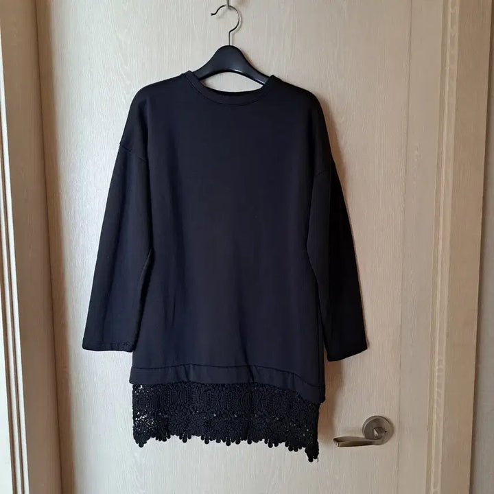 [BUNJANG] Black Lace Hem Long Sweatshirt / 검정 레이스 롱 맨투맨 티셔츠
