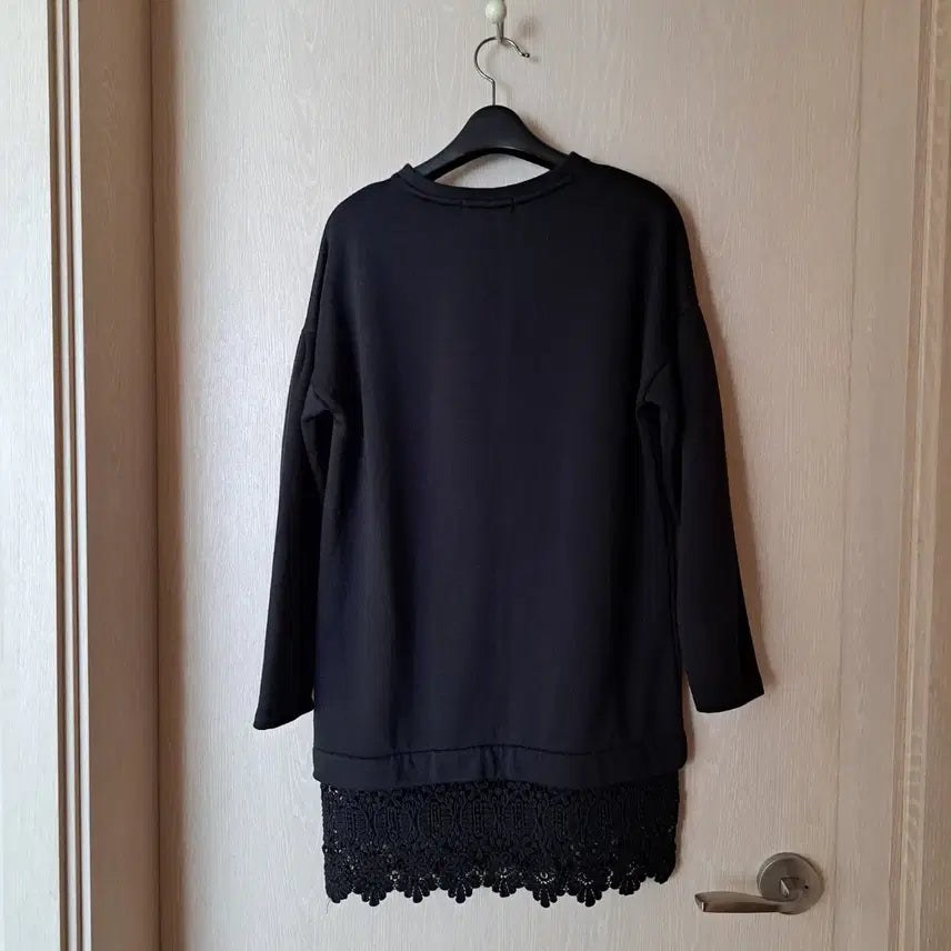 [BUNJANG] Black Lace Hem Long Sweatshirt / 검정 레이스 롱 맨투맨 티셔츠