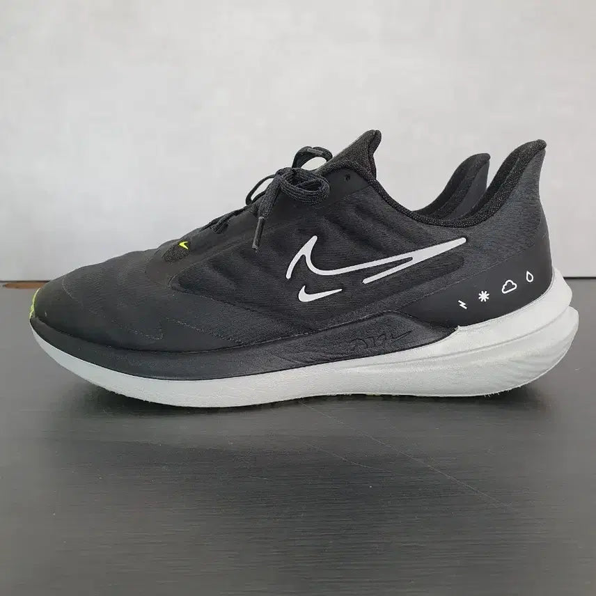 [BUNJANG] Nike Air Winflo 9 Shield Black Running Shoes (265) / 나이키 에어  윈플로 9 쉴드 블랙 런닝화 (265)