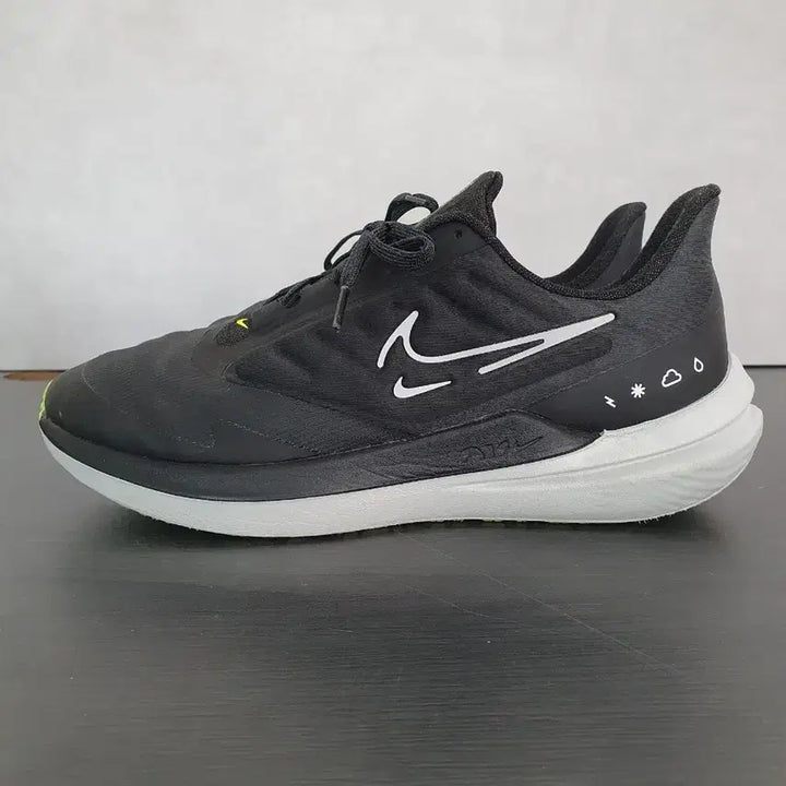 [BUNJANG] Nike Air Winflo 9 Shield Black Running Shoes (265) / 나이키 에어  윈플로 9 쉴드 블랙 런닝화 (265)
