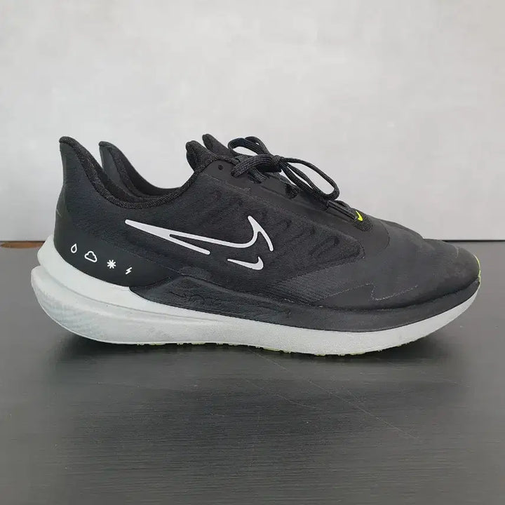 [BUNJANG] Nike Air Winflo 9 Shield Black Running Shoes (265) / 나이키 에어  윈플로 9 쉴드 블랙 런닝화 (265)