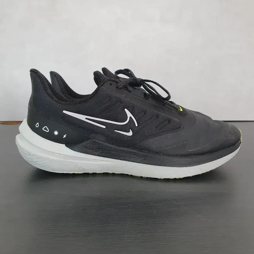 [BUNJANG] Nike Air Winflo 9 Shield Black Running Shoes (265) / 나이키 에어  윈플로 9 쉴드 블랙 런닝화 (265)