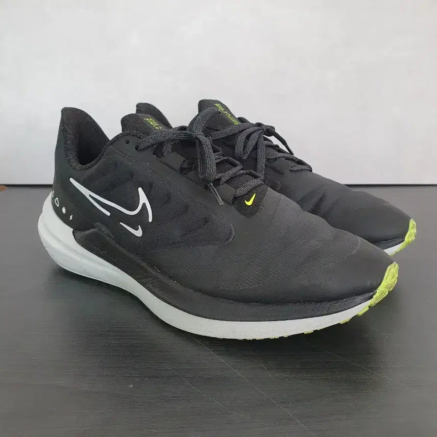 [BUNJANG] Nike Air Winflo 9 Shield Black Running Shoes (265) / 나이키 에어  윈플로 9 쉴드 블랙 런닝화 (265)