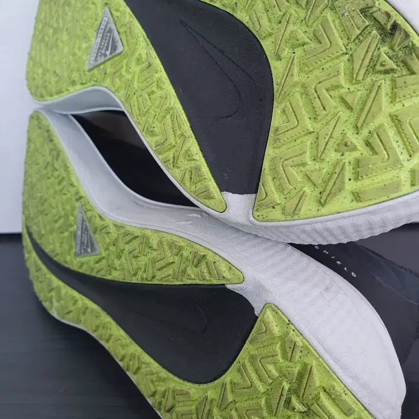 [BUNJANG] Nike Air Winflo 9 Shield Black Running Shoes (265) / 나이키 에어  윈플로 9 쉴드 블랙 런닝화 (265)