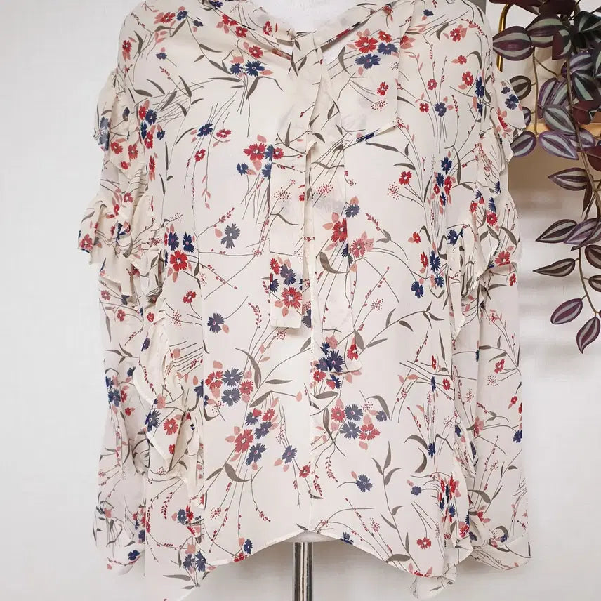[BUNJANG] London Lace Floral Blouse Ivory / 런던레이스 55~88 잔꽃 가오리핏 블라우스 아이보리