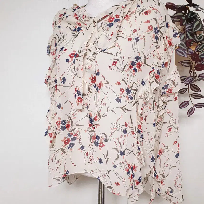 [BUNJANG] London Lace Floral Blouse Ivory / 런던레이스 55~88 잔꽃 가오리핏 블라우스 아이보리