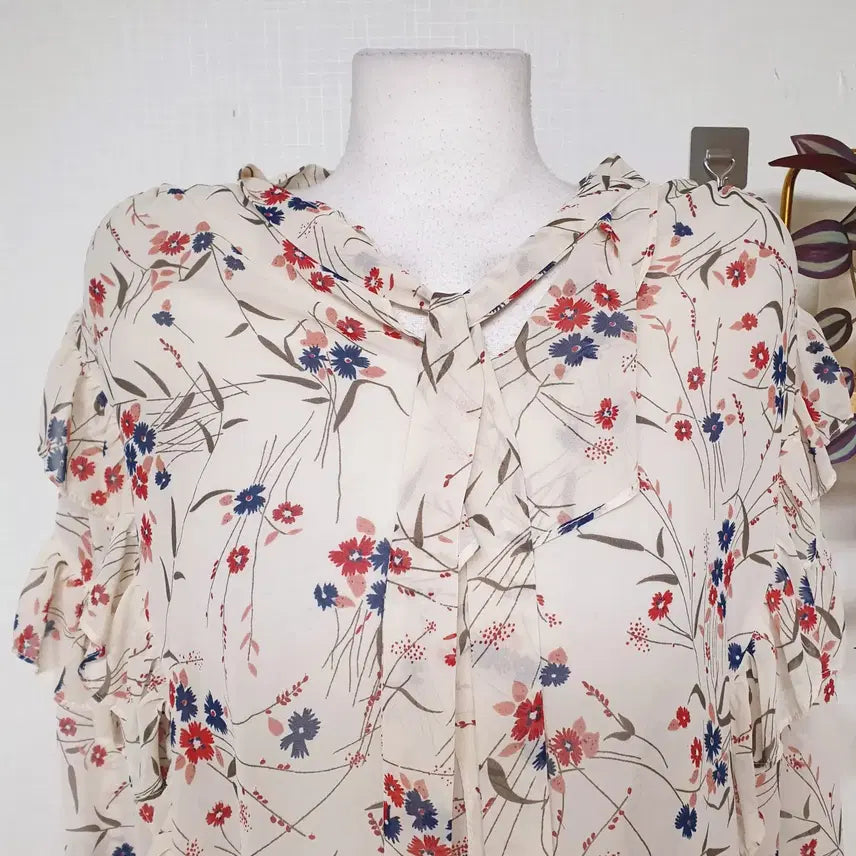 [BUNJANG] London Lace Floral Blouse Ivory / 런던레이스 55~88 잔꽃 가오리핏 블라우스 아이보리