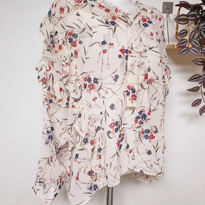 [BUNJANG] London Lace Floral Blouse Ivory / 런던레이스 55~88 잔꽃 가오리핏 블라우스 아이보리