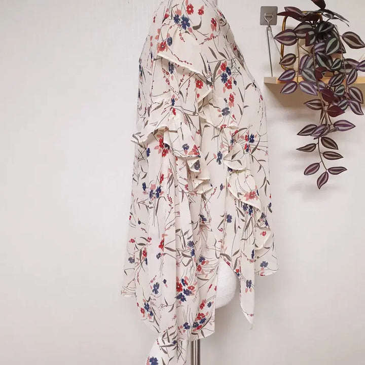 [BUNJANG] London Lace Floral Blouse Ivory / 런던레이스 55~88 잔꽃 가오리핏 블라우스 아이보리